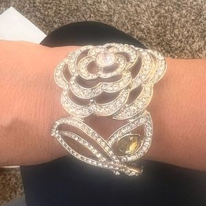 Elegant Floral Bracelet
